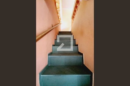 Casa à venda com 200m², 3 quartos e 4 vagasEscada 