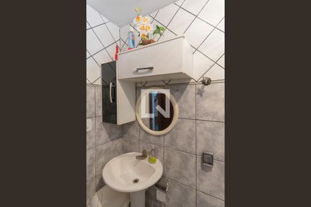 Casa à venda com 329m², 3 quartos e 3 vagasCasa 2- Banheiro