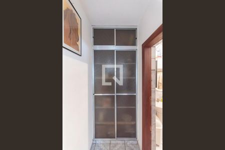 Casa à venda com 329m², 3 quartos e 3 vagasCorredor- Armário