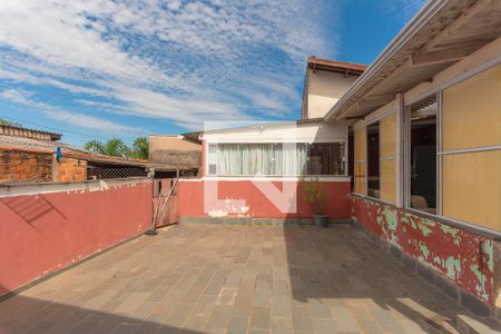 Casa à venda com 329m², 3 quartos e 3 vagasQuintal