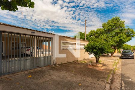 Casa à venda com 329m², 3 quartos e 3 vagasFachada