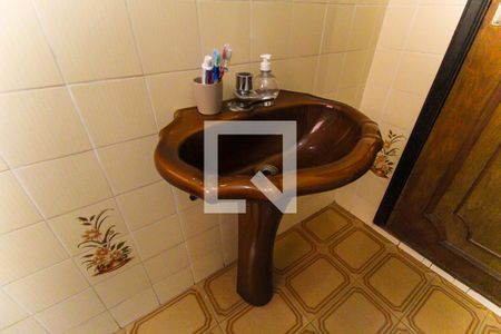 Casa à venda com 157m², 4 quartos e 2 vagasBanheiro 1