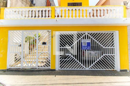 Casa à venda com 157m², 4 quartos e 2 vagasFachada