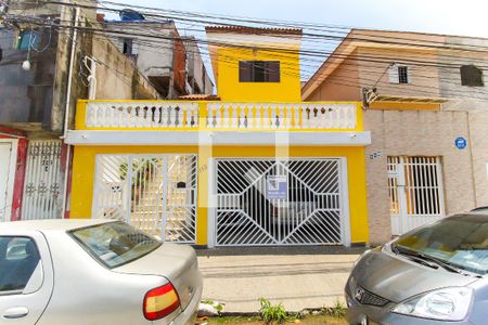 Casa à venda com 157m², 4 quartos e 2 vagasFachada