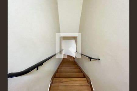 Casa à venda com 270m², 3 quartos e 2 vagasEscada