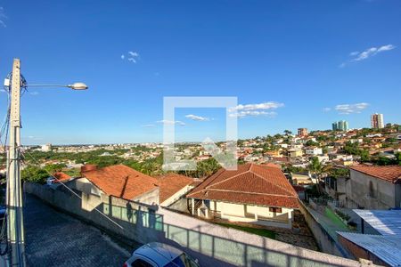 Casa de condomínio para alugar com 200m², 2 quartos e 2 vagasVista