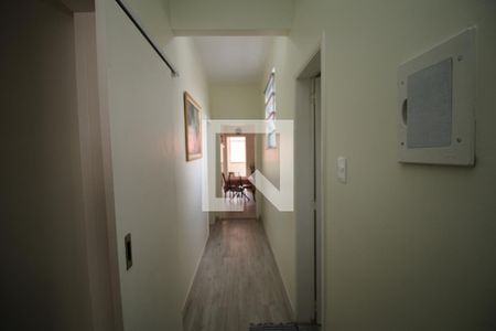 Corredor de apartamento à venda com 3 quartos, 150m² em Olaria, Rio de Janeiro