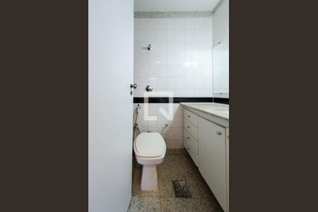 Apartamento à venda com 150m², 3 quartos e 2 vagas Apartamento à venda com 150m², 3 quartos e 2 vagasBanheiro suíte