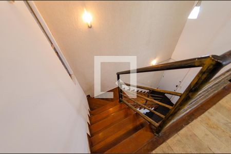 Apartamento à venda com 150m², 3 quartos e 2 vagas Apartamento à venda com 150m², 3 quartos e 2 vagasEscada