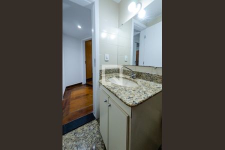 Apartamento à venda com 150m², 3 quartos e 2 vagas Apartamento à venda com 150m², 3 quartos e 2 vagasBanheiro 1