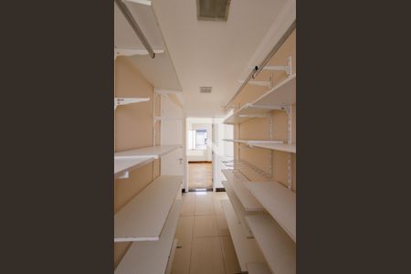 Apartamento à venda com 150m², 3 quartos e 2 vagas Apartamento à venda com 150m², 3 quartos e 2 vagasCloset