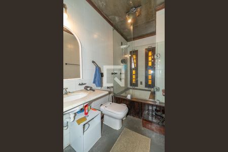 Casa à venda com 450m², 4 quartos e 8 vagasBanheiro 1