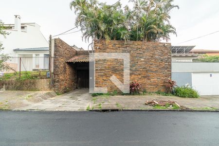 Casa à venda com 450m², 4 quartos e 8 vagasFachada