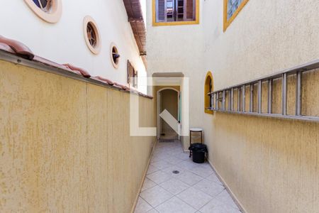 Casa à venda com 245m², 3 quartos e 5 vagasCorredor