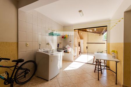 Casa à venda com 245m², 3 quartos e 5 vagasÁrea de Serviço