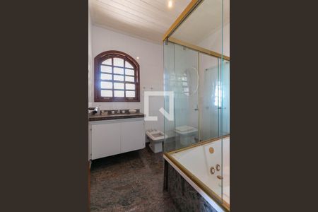 Casa para alugar com 550m², 5 quartos e 4 vagasBanheiro 1