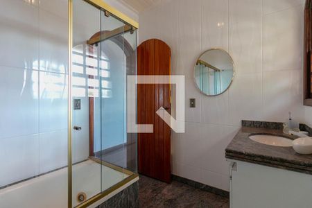 Casa para alugar com 550m², 5 quartos e 4 vagasBanheiro 1