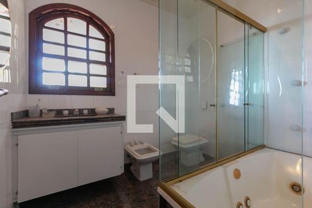 Casa para alugar com 550m², 5 quartos e 4 vagasBanheiro 1