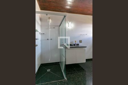 Casa para alugar com 550m², 5 quartos e 4 vagasBanheiro 2