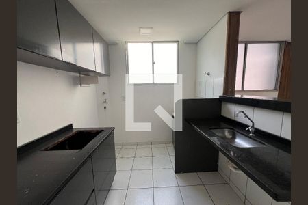 Cozinha de apartamento para alugar com 2 quartos, 45m² em Centro, Contagem