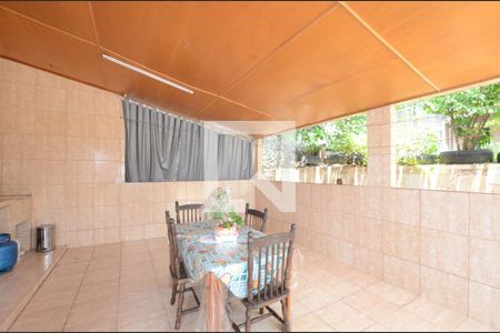 Casa à venda com 223m², 3 quartos e 2 vagasÁrea de Serviço