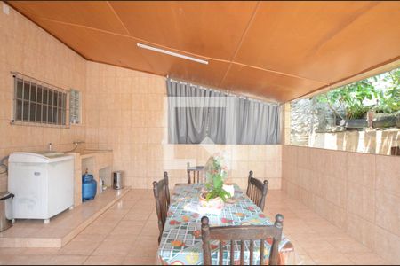 Casa à venda com 223m², 3 quartos e 2 vagasÁrea de Serviço