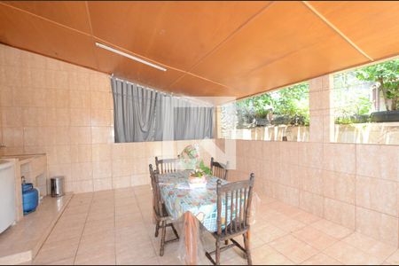 Casa à venda com 223m², 3 quartos e 2 vagasÁrea de Serviço