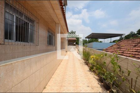 Casa à venda com 223m², 3 quartos e 2 vagasCorredor Lateral