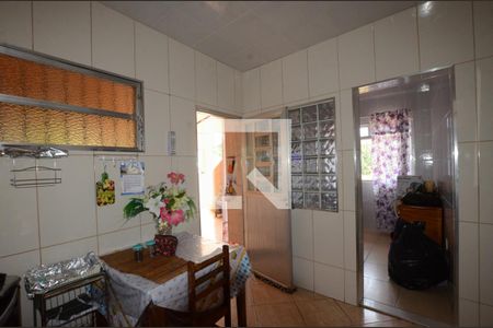 Casa à venda com 223m², 3 quartos e 2 vagasBanheiro