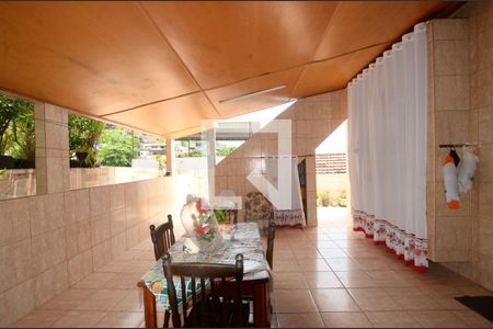 Casa à venda com 223m², 3 quartos e 2 vagasÁrea de Serviço