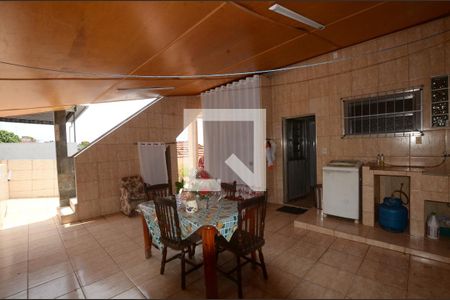 Casa à venda com 223m², 3 quartos e 2 vagasÁrea de Serviço