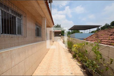 Casa à venda com 223m², 3 quartos e 2 vagasCorredor Lateral