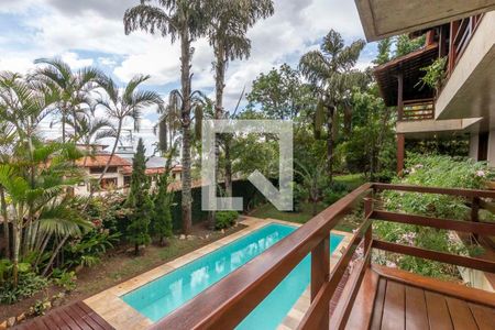 Casa à venda com 610m², 5 quartos e 4 vagas Casa à venda com 610m², 5 quartos e 4 vagasVista da Sacada