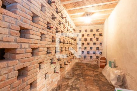 Casa à venda com 610m², 5 quartos e 4 vagas Casa à venda com 610m², 5 quartos e 4 vagasAdega