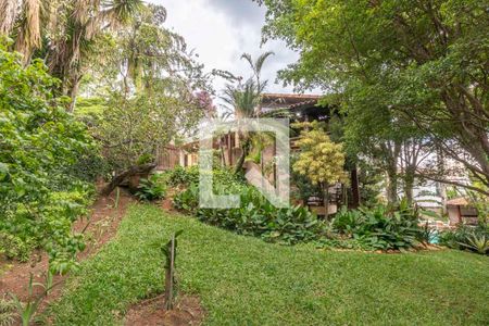 Casa à venda com 610m², 5 quartos e 4 vagas Casa à venda com 610m², 5 quartos e 4 vagasÁrea externa