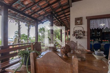 Casa à venda com 610m², 5 quartos e 4 vagas Casa à venda com 610m², 5 quartos e 4 vagasVaranda