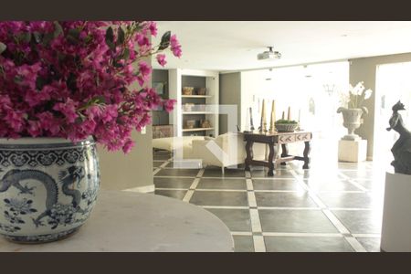 Casa à venda com 1054m², 3 quartos e 3 vagasSala