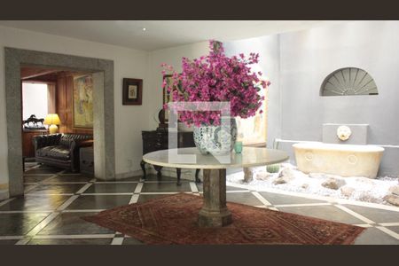 Casa à venda com 1054m², 3 quartos e 3 vagasSala