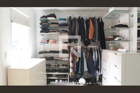 Casa à venda com 1054m², 3 quartos e 3 vagasCloset da suíte 2