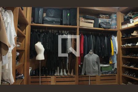 Casa à venda com 1054m², 3 quartos e 3 vagasCloset da suíte 3