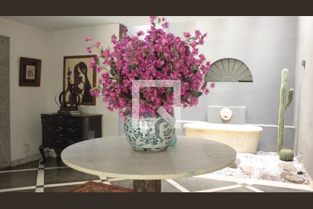 Casa à venda com 1054m², 3 quartos e 3 vagasSala