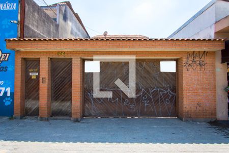 Casa à venda com 232m², 3 quartos e 8 vagasFachada