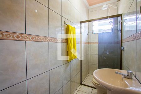 Casa à venda com 232m², 3 quartos e 8 vagasBanheiro do quarto 1