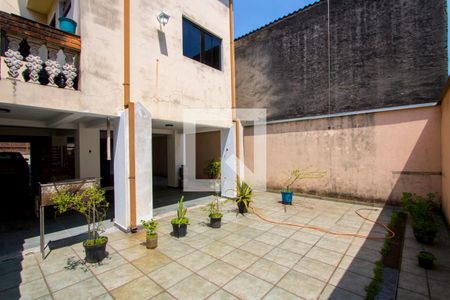 Casa à venda com 232m², 3 quartos e 8 vagasQuintal
