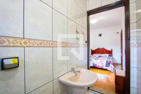 Casa à venda com 232m², 3 quartos e 8 vagasBanheiro do quarto 1