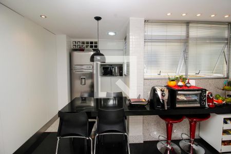 Apartamento à venda com 350m², 4 quartos e 2 vagas Apartamento à venda com 350m², 4 quartos e 2 vagasCozinha