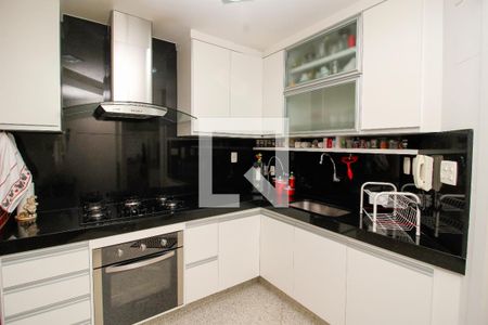 Apartamento à venda com 350m², 4 quartos e 2 vagas Apartamento à venda com 350m², 4 quartos e 2 vagasCozinha