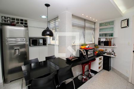 Apartamento à venda com 350m², 4 quartos e 2 vagas Apartamento à venda com 350m², 4 quartos e 2 vagasCozinha