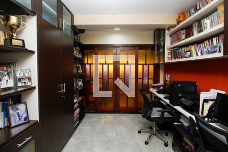 Apartamento à venda com 350m², 4 quartos e 2 vagas Apartamento à venda com 350m², 4 quartos e 2 vagasEscritório