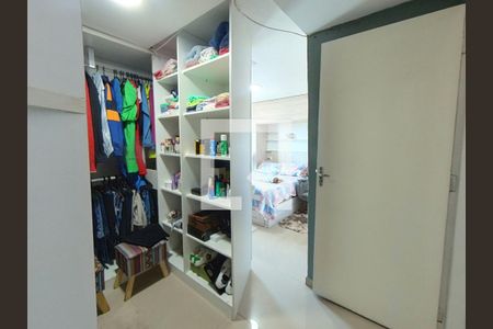 Closet Quarto 1 de casa para alugar com 4 quartos, 300m² em Moinho Velho, São Paulo